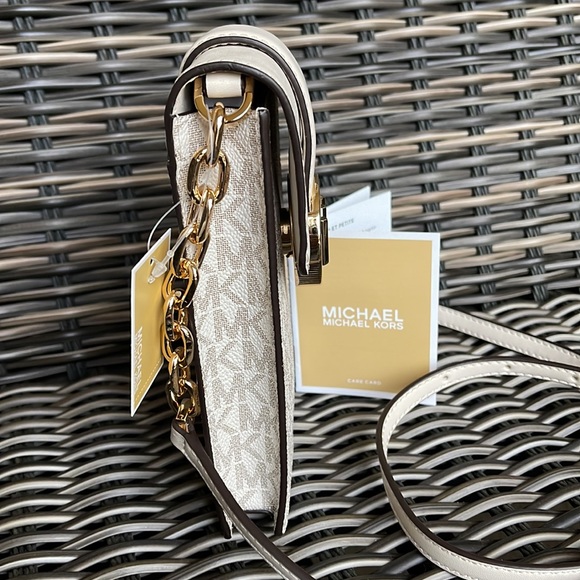 Michael Kors Carmen Small Logo Smartphone Crossbody Bag
Light Cream Multi - Picture 12 of 16